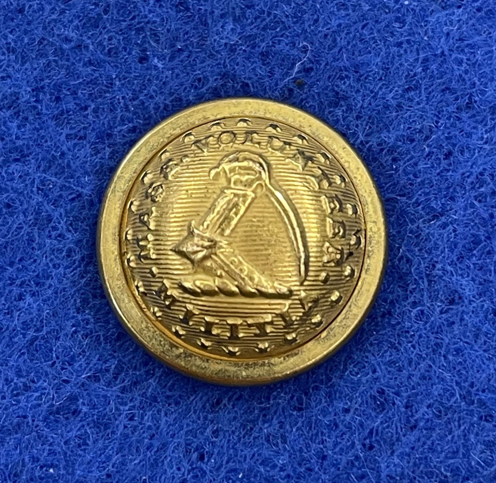 Non Excavated Civil War Massachusetts Cuff Button by Robinsons Makers