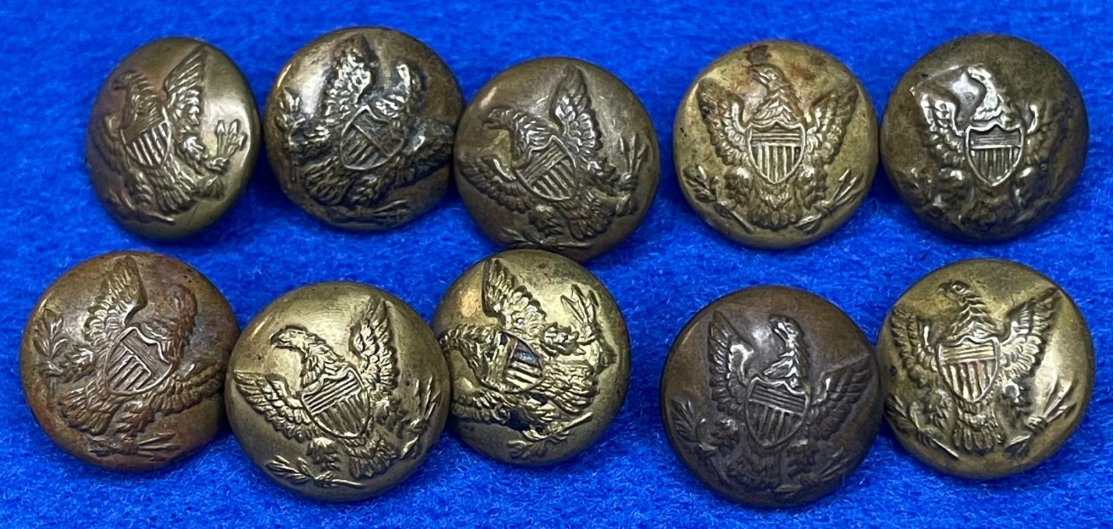 Non Excavated Group of 10 U.S. General Service Eagle Cuff Buttons